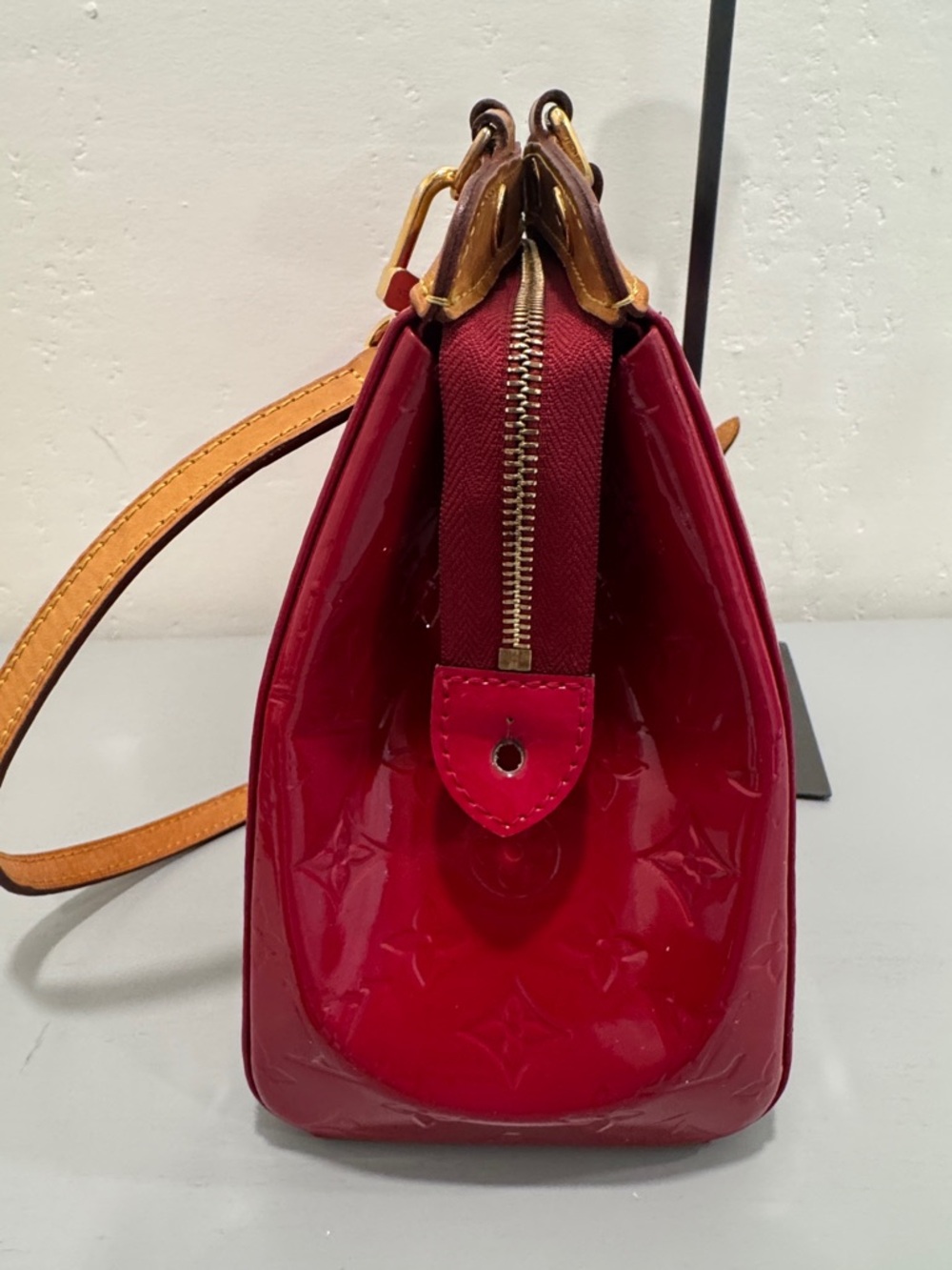 Louis Vuitton patent Vernis Brea bag - Picture 3 of 10